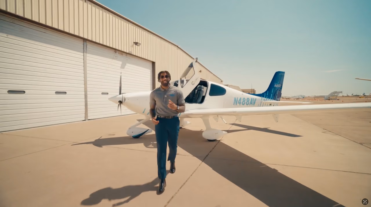 United Airlines Recruitment Campaign — frame 14